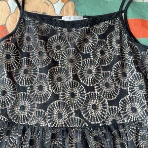 Chic Sleeveless Top with Circular Pattern